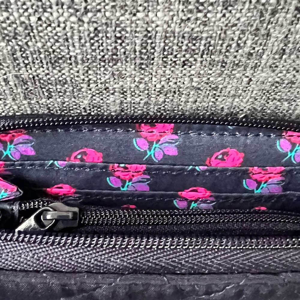 NWT Vera Bradley Quilted Classic Navy RFID Small Zip-Around Wallet. Microfiber. - Picture 5 of 6